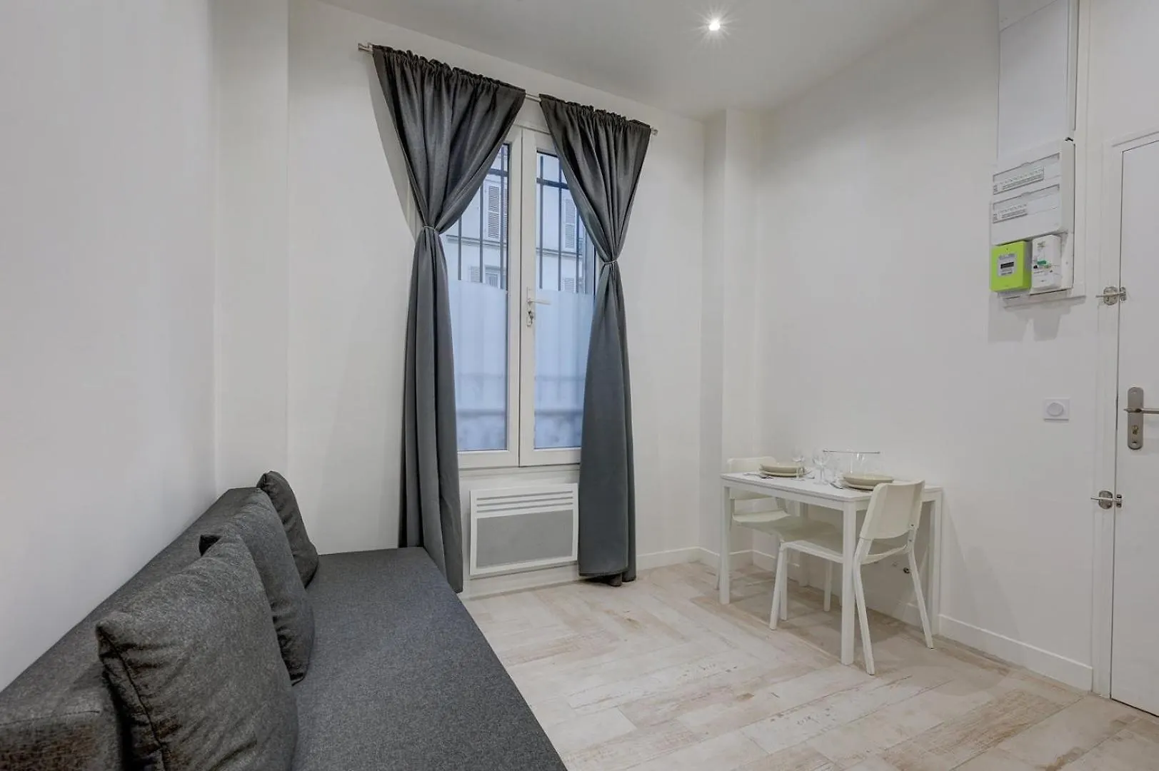 576 Suite Pionnet - Superbe Appartement A Paris 0*,  France